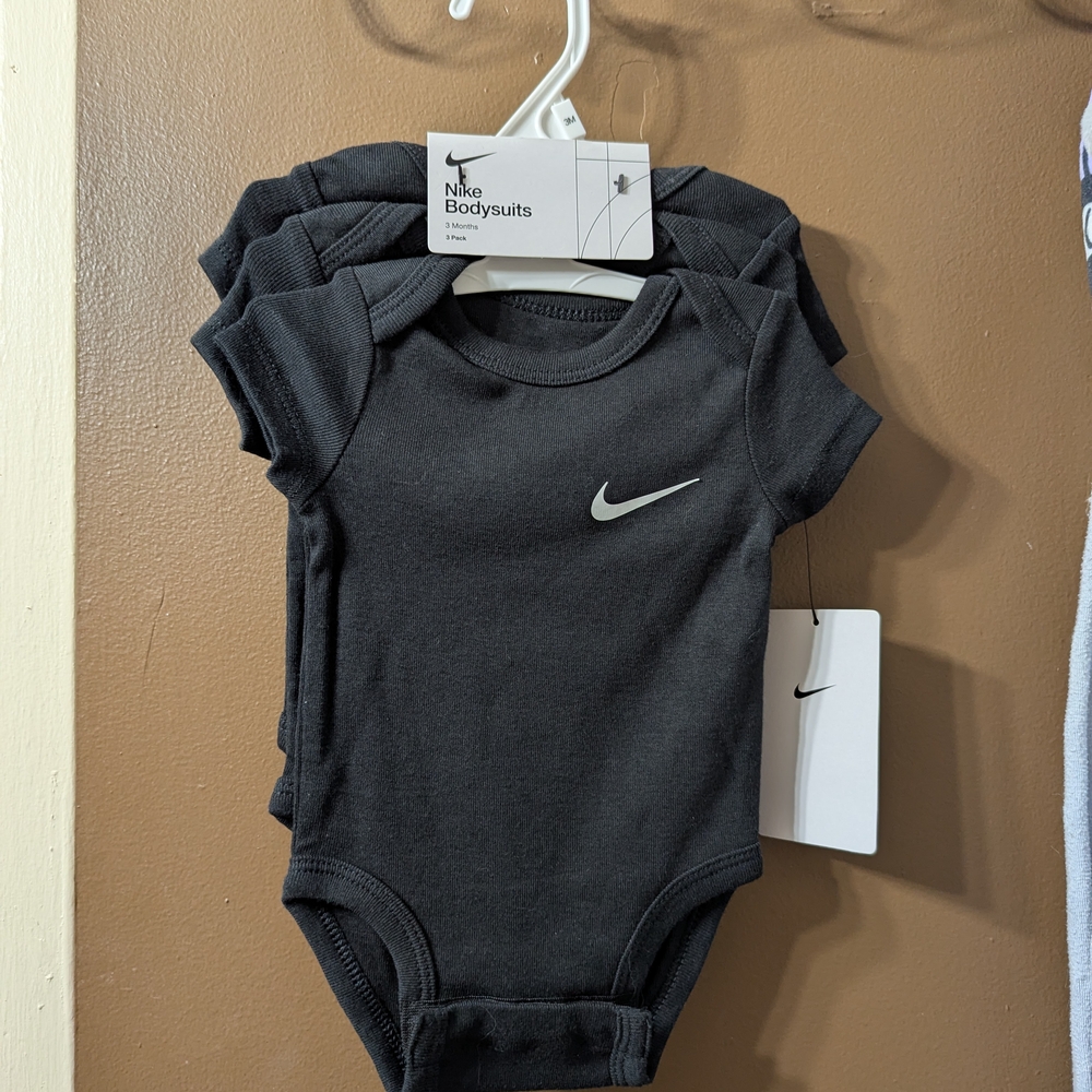 Nike Short Sleeve Baby Onesie Set - Black, Set Of Three, Size 3 Months